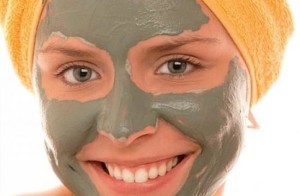 Maschera-viso-fai-da-te-argilla-verde-Maschera-purificante-all-argilla-verde-per-una-pelle-del-viso-perfetta-e-bellissima
