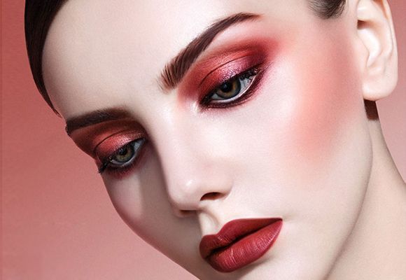 Belle Labbra Della Donna Con Il Rossetto Di Colore Della Vite Di Marsala Di  Modo Cosmetico, Concetto Di Trucco Volto Di Bellezza Immagine Stock -  Immagine di modo, marsala: 129963369