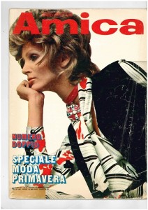 30. Copertina Amica, Febbraio 1970, la modella indossa uno strangolino di Ornella Bijoux in pelle rossa e penden