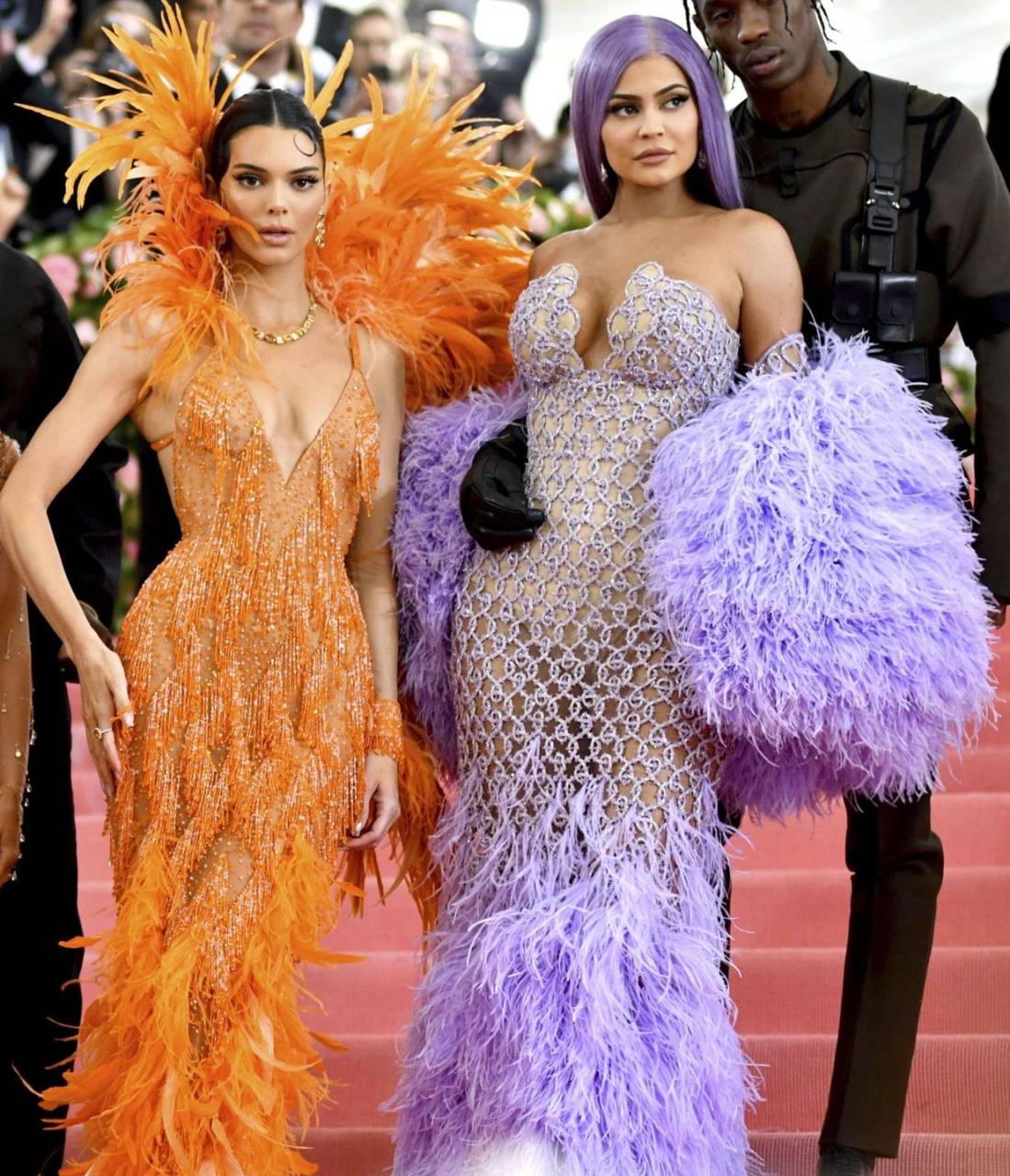 Kendall&Kyle Jenner in Versace 